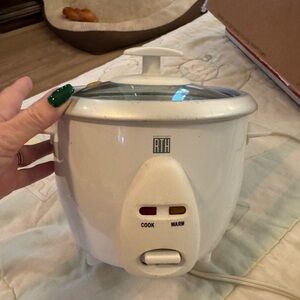 RTH White Rice Cooker